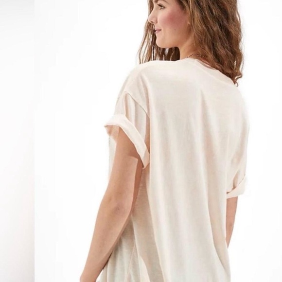 American Eagle Outfitters Cream Short-Sleeve Tee with Black Floral Sketch - Picture 2 of 5